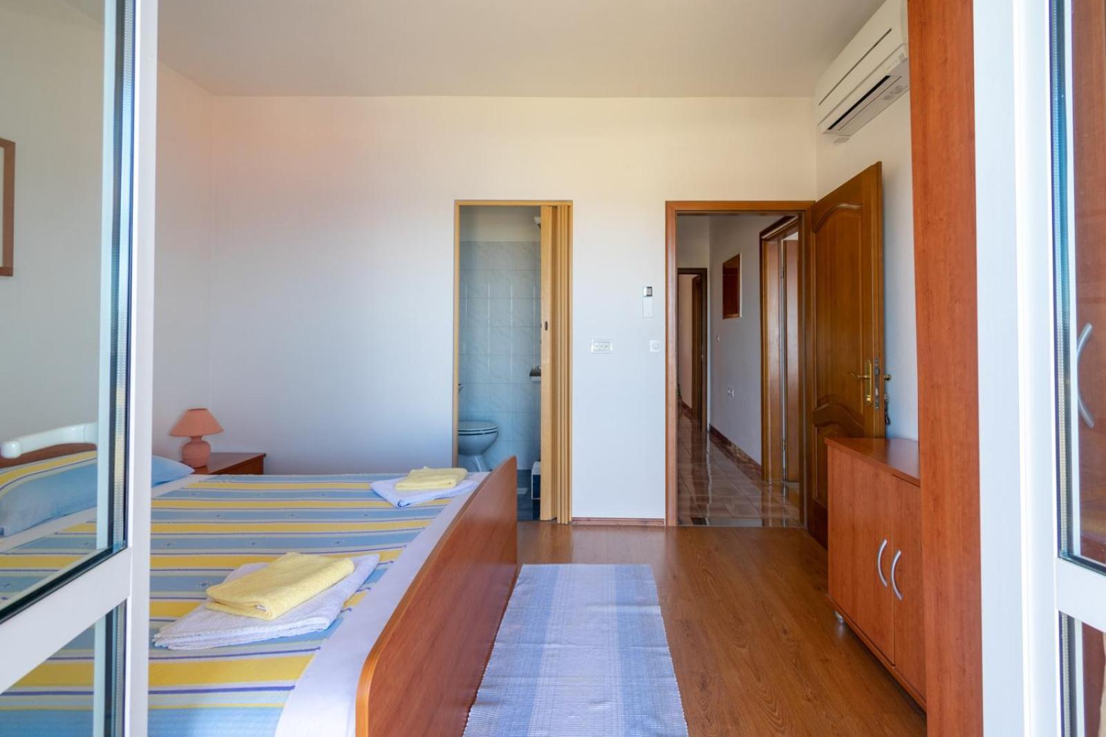 Apartments By The Sea Lun, Pag - 19358 Lun  Bilik gambar
